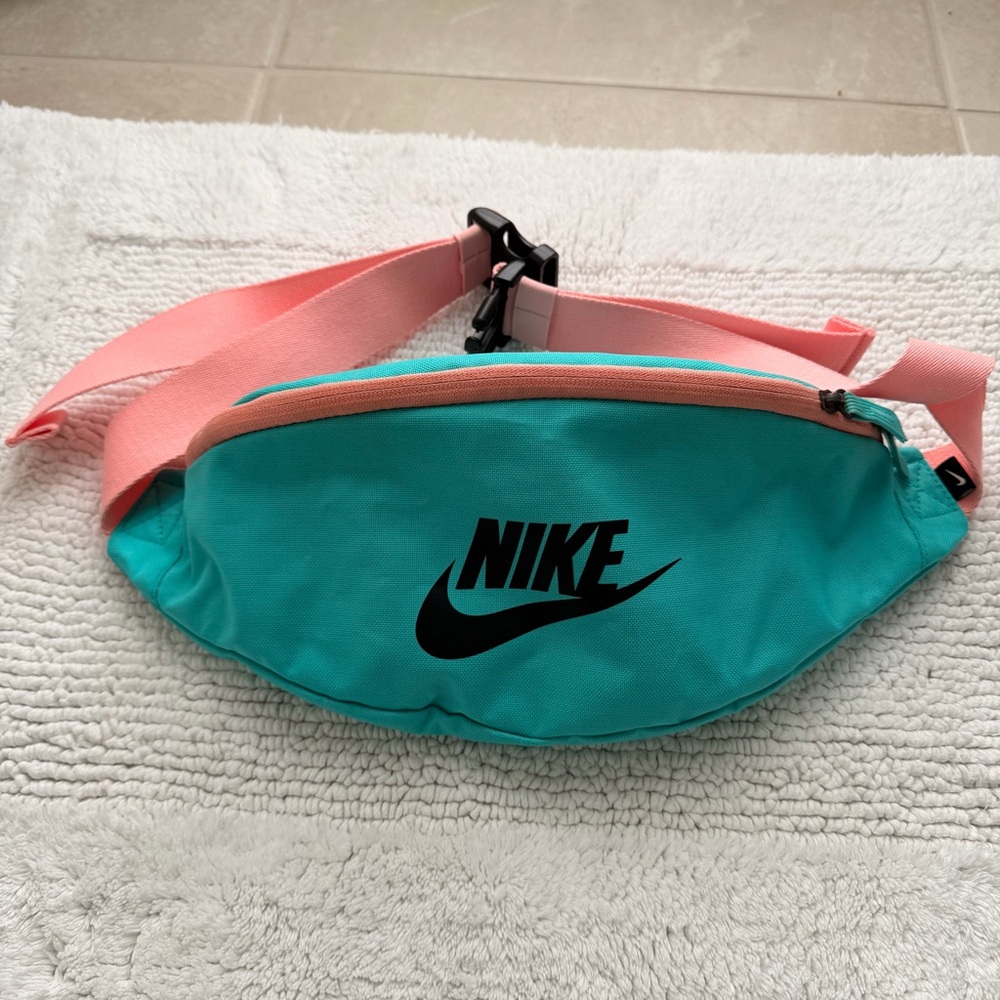 Large Nike Aqua and Coral Waist Pack Pouch for Running Walking and Sport